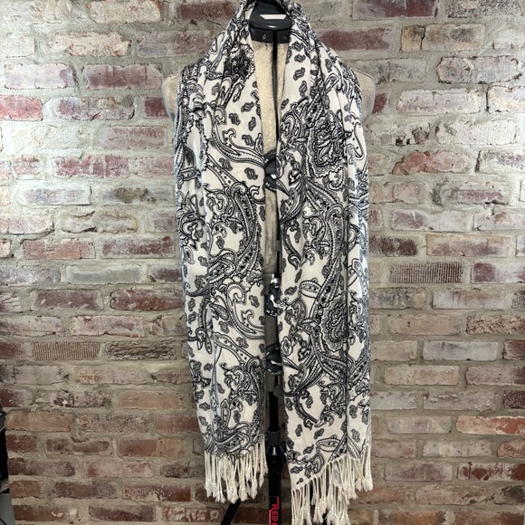 Black cream wide scarf - Picture 5 of 5